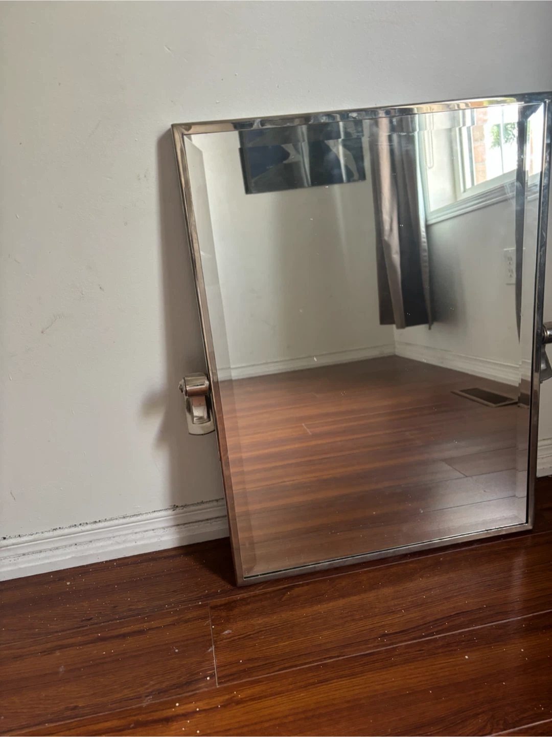 4 Chrome Swivel Wall-Mounted Vanity Mirrors
