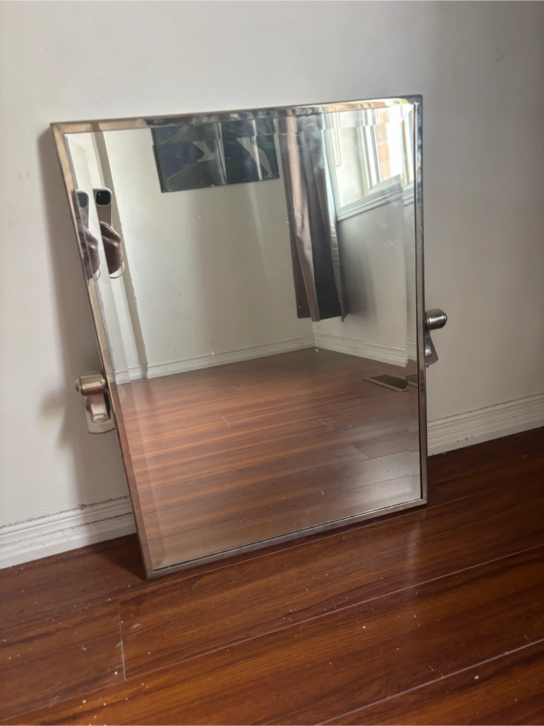 4 Chrome Swivel Wall-Mounted Vanity Mirrors - photo 2