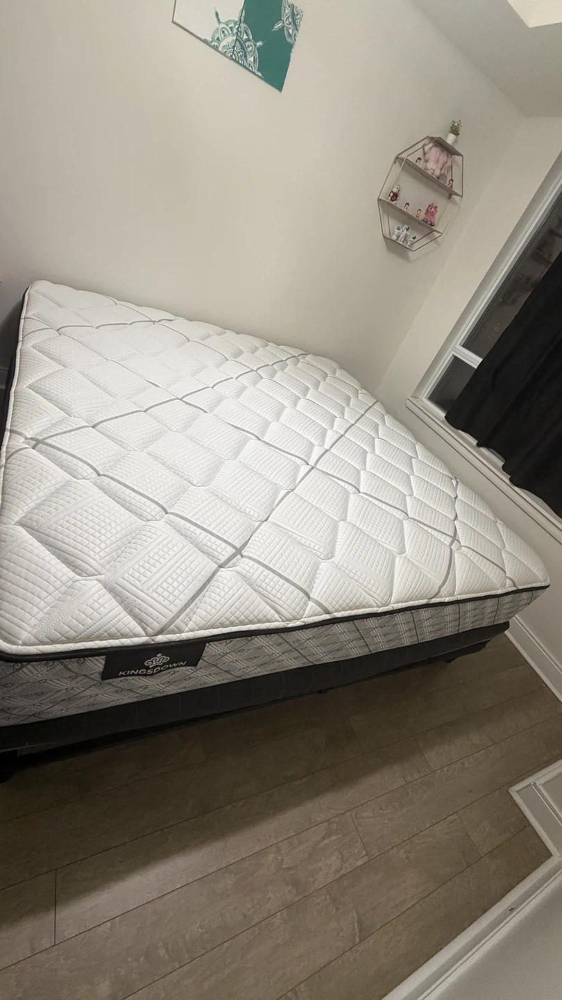 Kingsdown King size Mattress - Sleep country