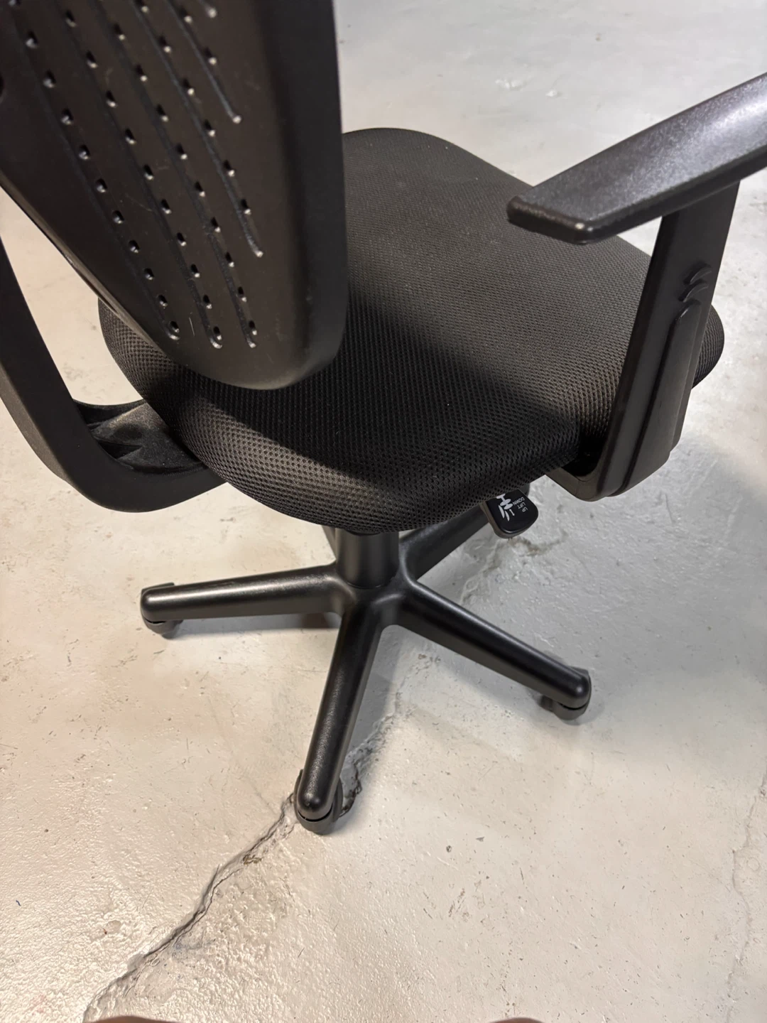 Black Mesh Office Chair - photo 4