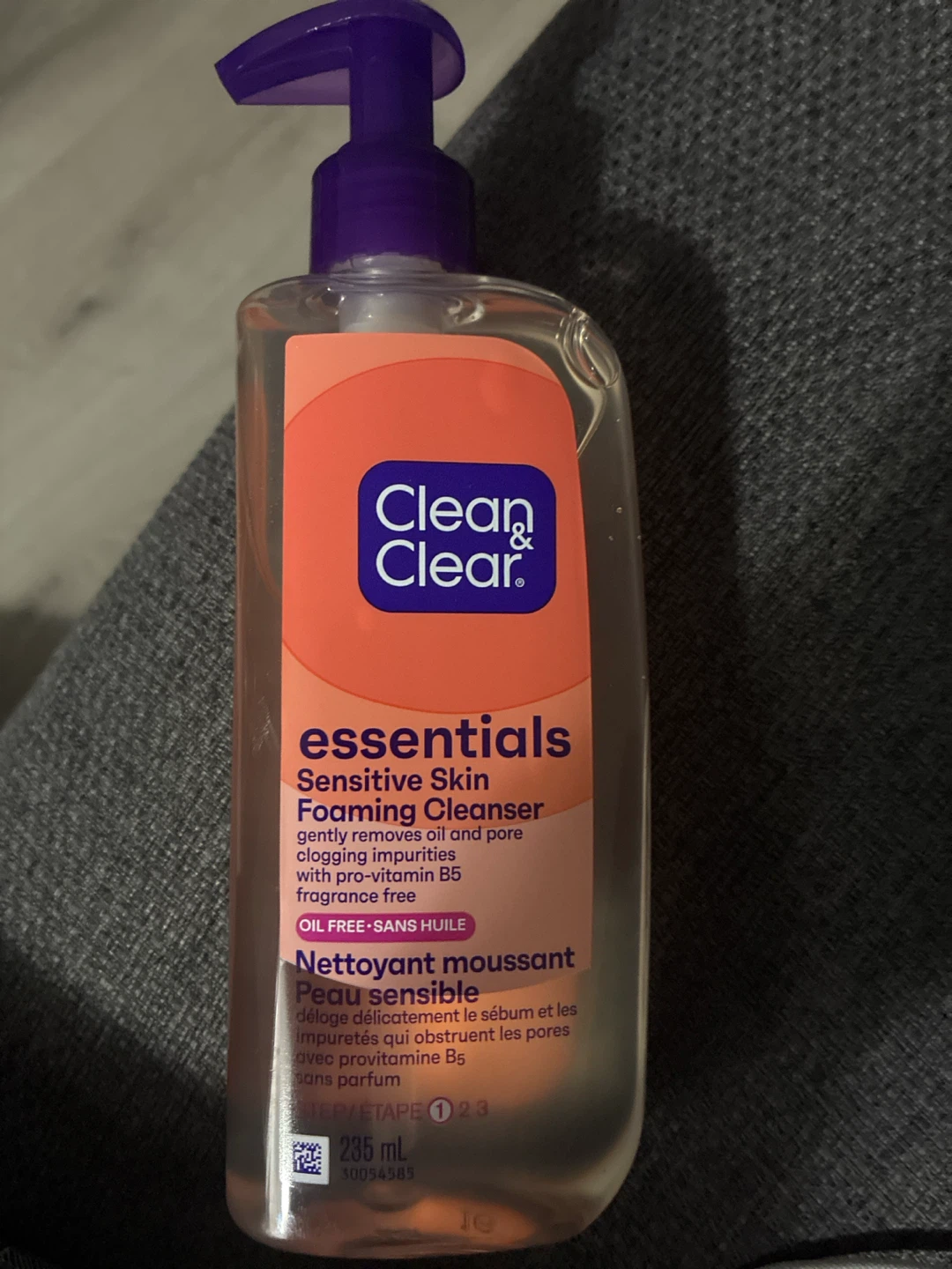 Clean & Clear Essentials Sensitive Skin Foaming Cleanser