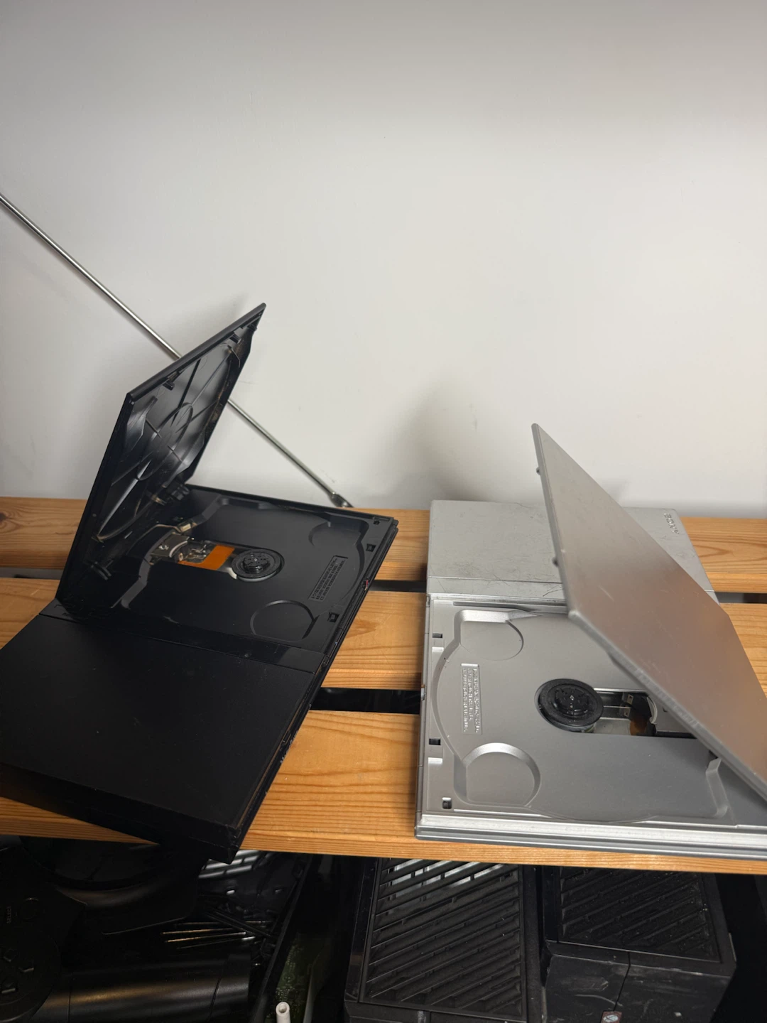 PlayStation 2 Slim - photo 2