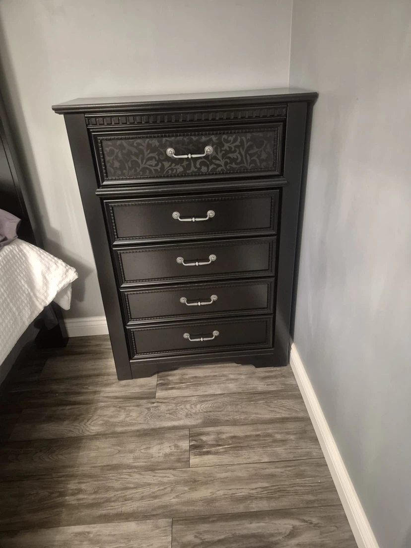 Black 5-Drawer Chest of Drawers