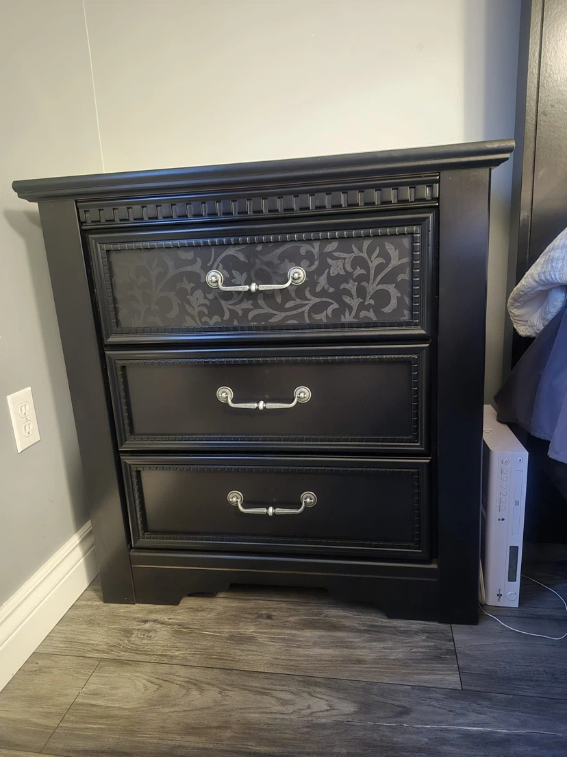 Black 3-Drawer Nightstand