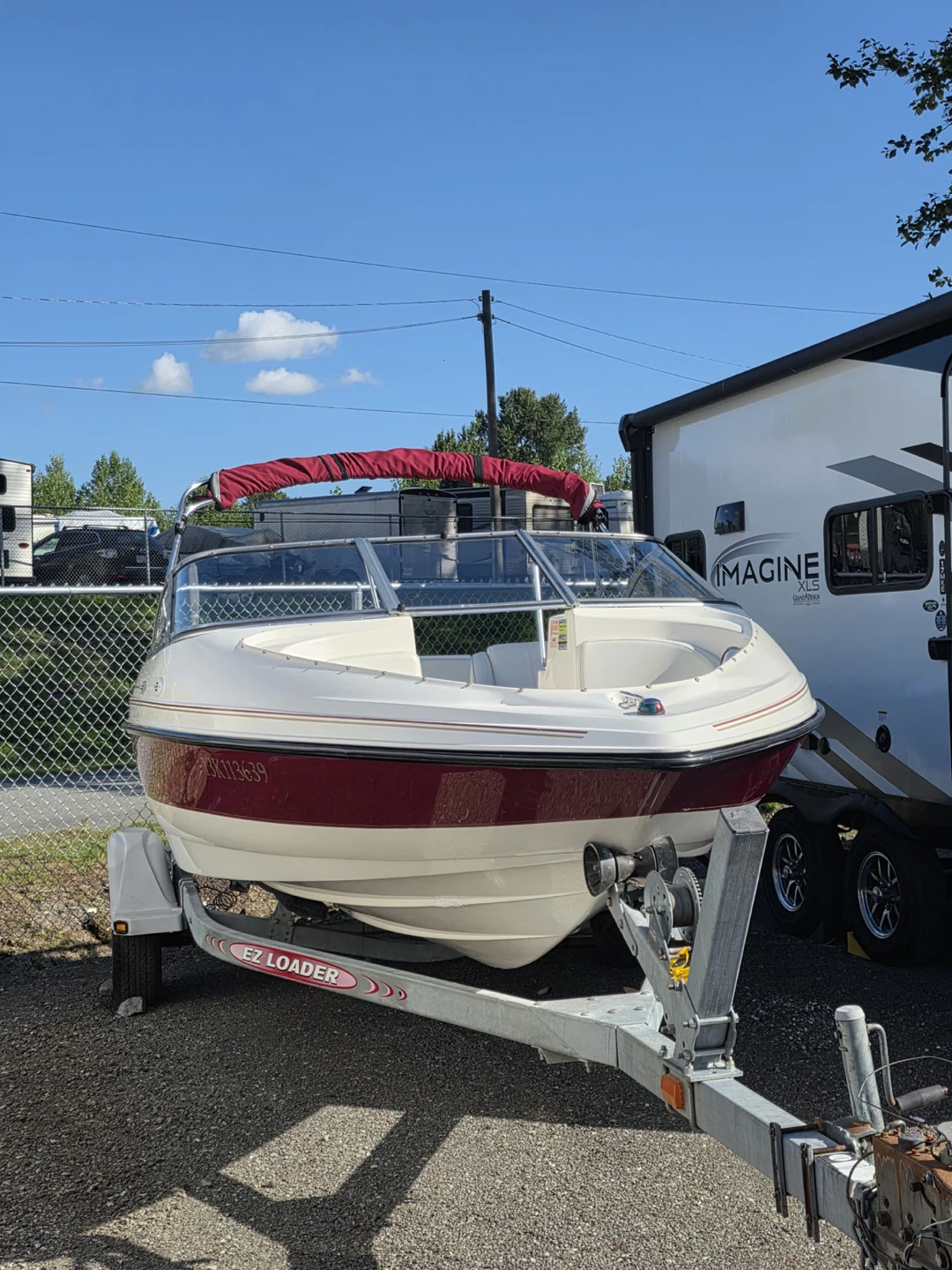 Sea Ray Bowrider Boat 1999 (120 hours on engine)