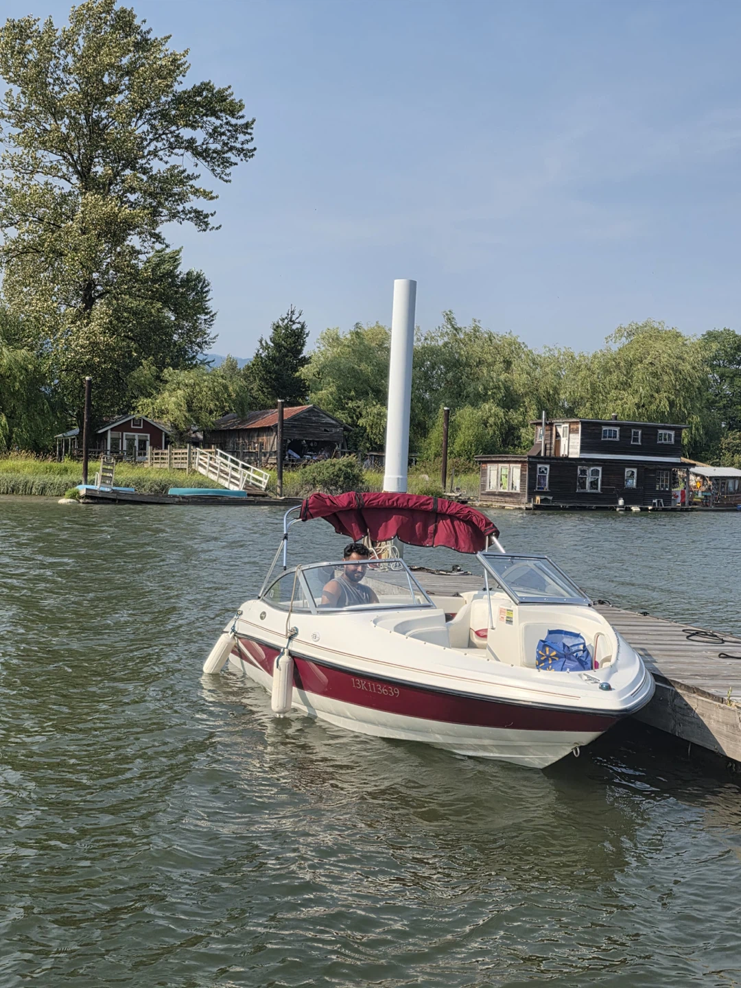 Sea Ray Bowrider Boat 1999 (120 hours on engine) - photo 3