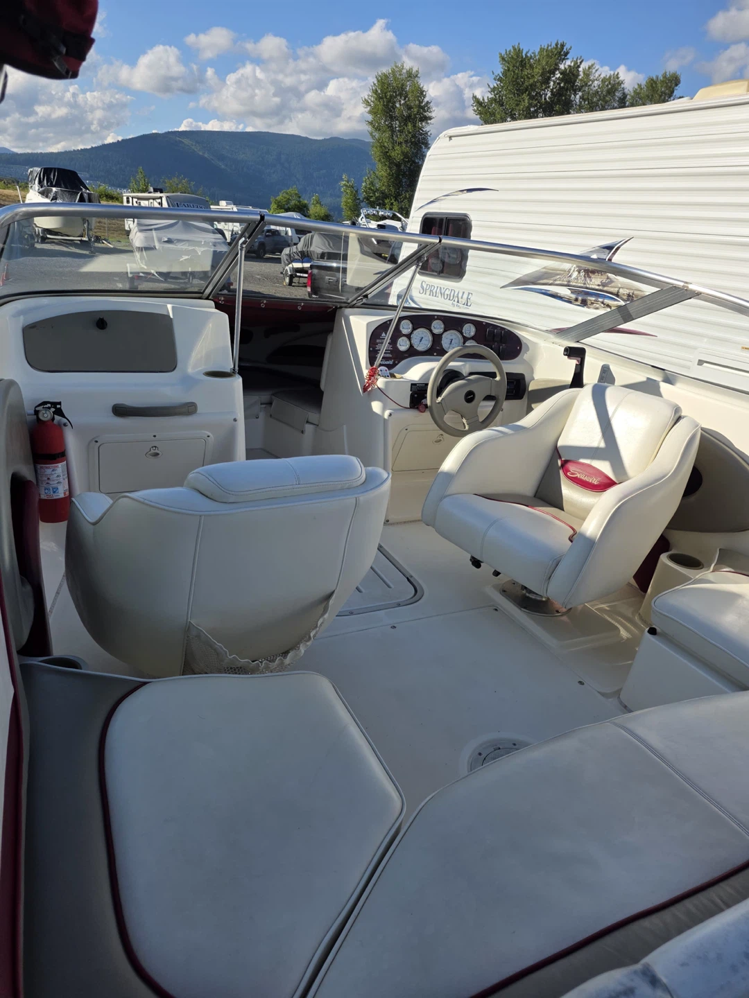 Sea Ray Bowrider Boat 1999 (120 hours on engine) - photo 5