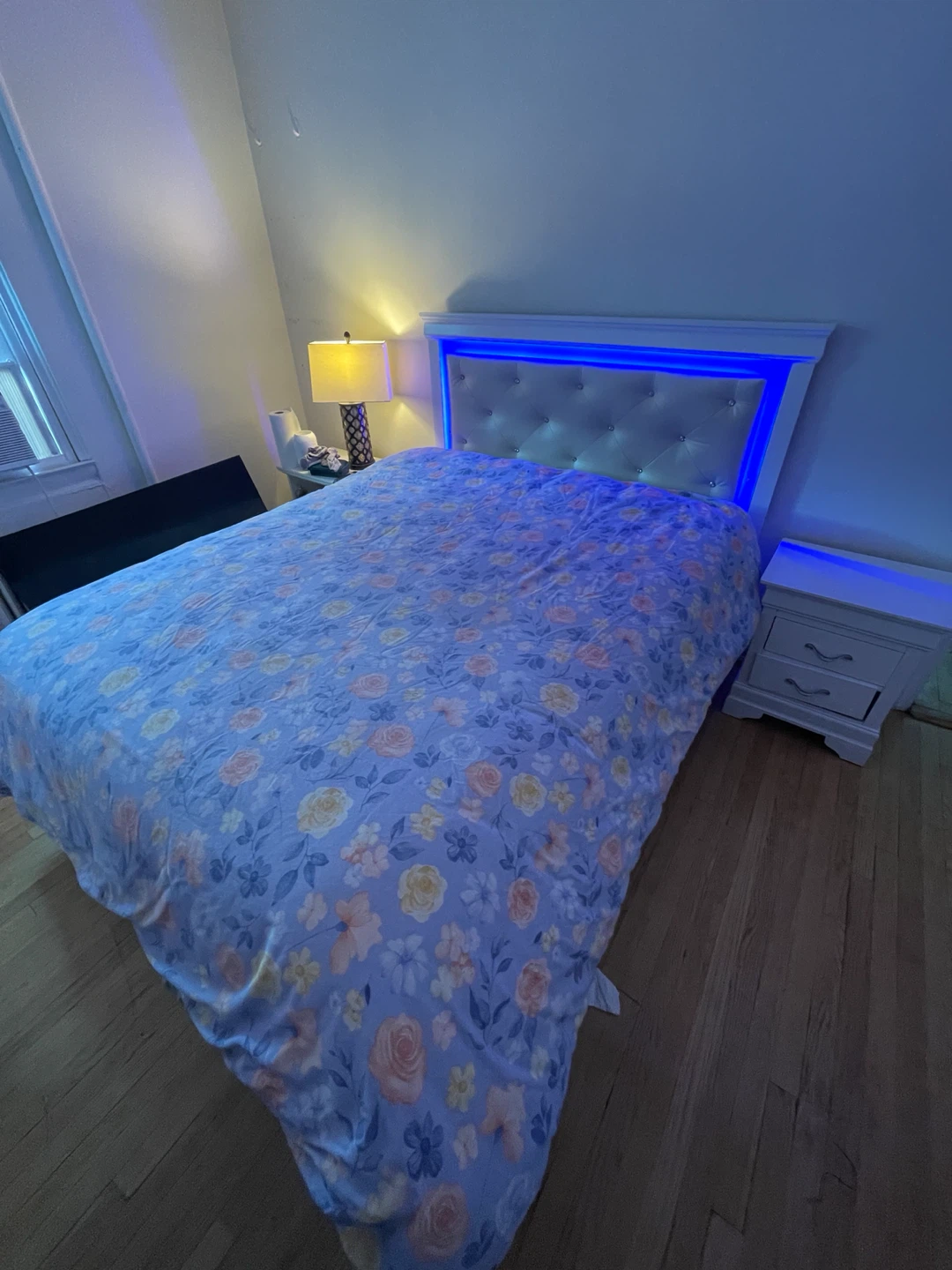 Queen Size LED Bedroom Set - Bed Frame, Nightstand, Dresser - photo 2