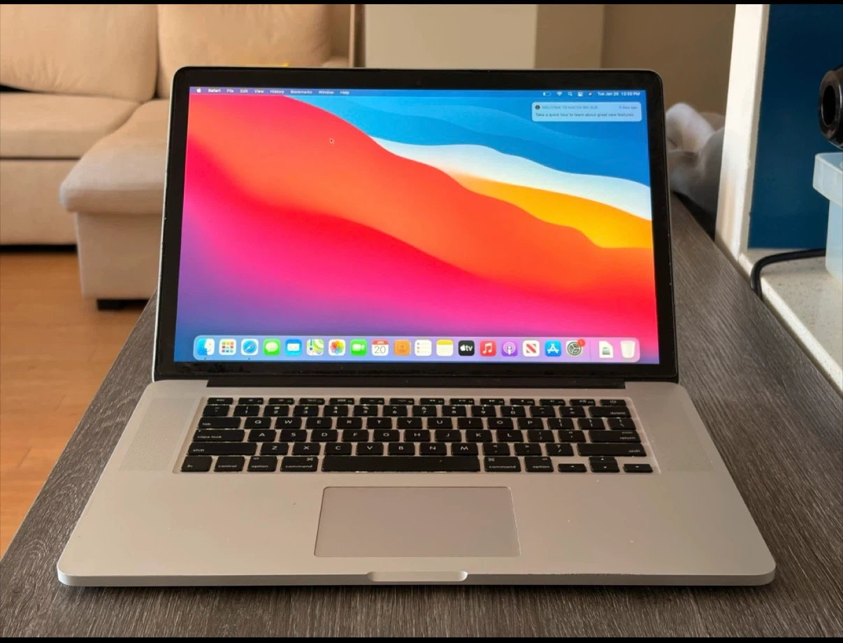 MacBook Pro (Retina, 15-inch, Mid 2015) — 250GB / i7 / 16GB