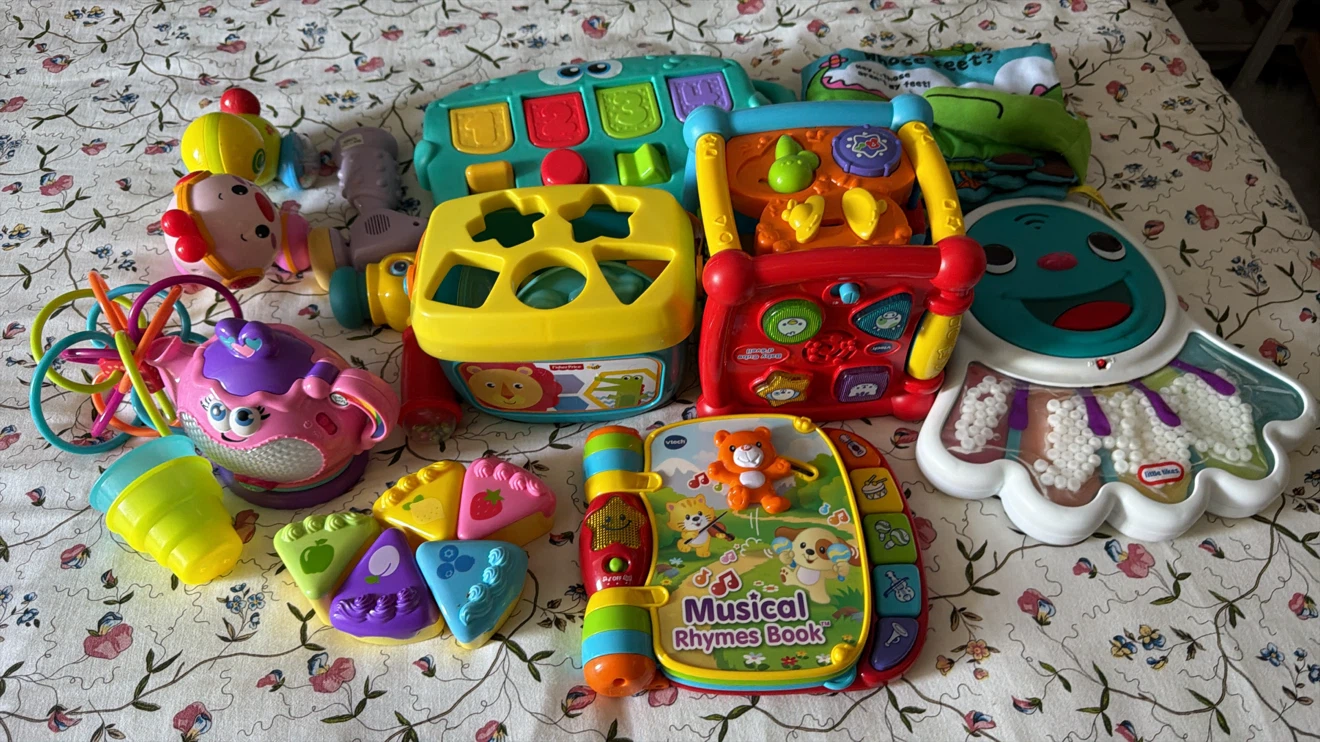 Fisher-Price Sit-Me-Up Seat and kid toys /items - photo 2