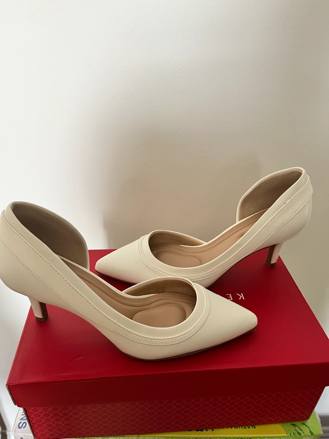 Kelly & Katie Women's Kk-Shenna White Pumps Size 6.5M