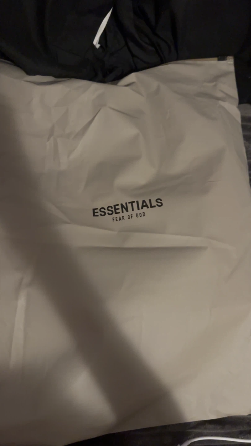 ESSENTIALS fear of god light oatmeal shorts