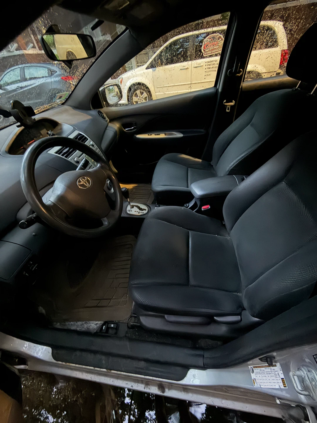 Toyota Yaris Sedan - photo 4