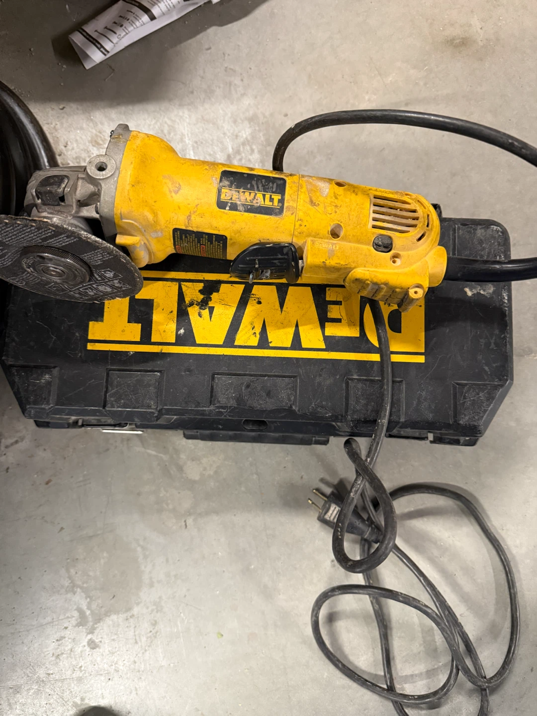 DeWalt D28402 4 1/2" Angle Grinder with Case - photo 3