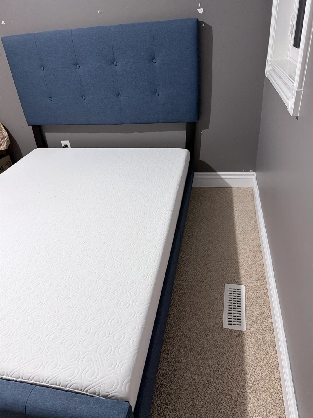 Blue Upholstered Bed Frame with Tufted Headboard. - photo 3