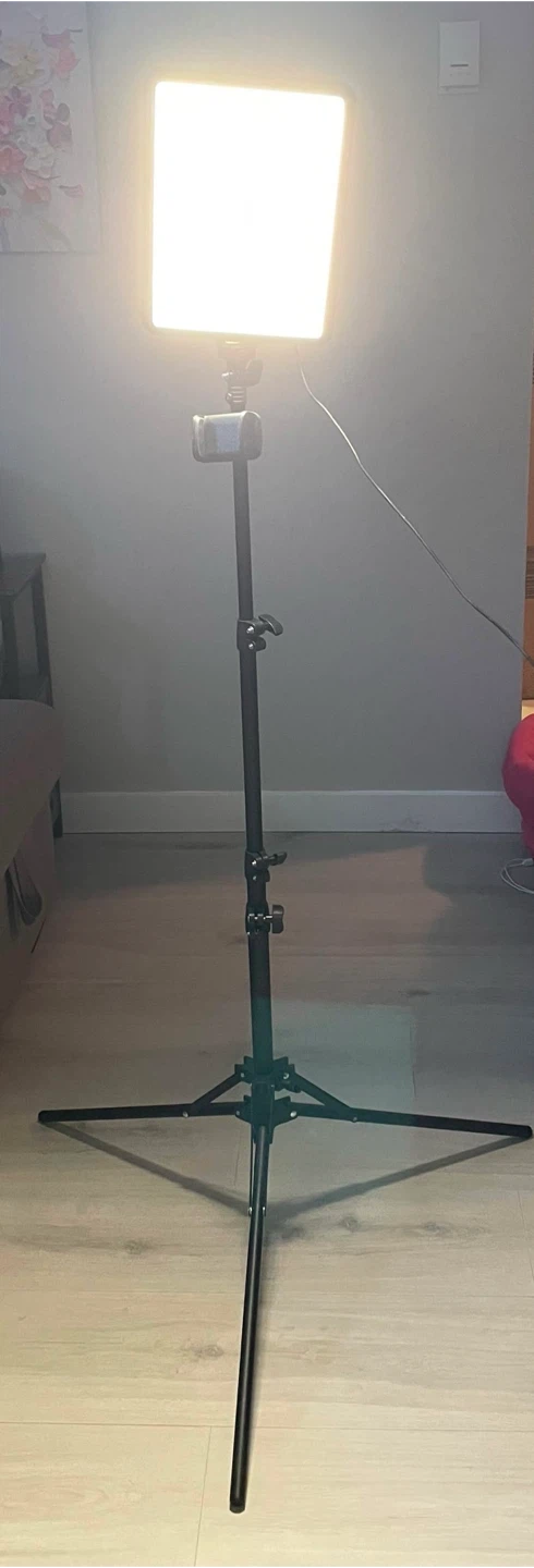 LED Light with Tripod + Phone Holder - photo 2