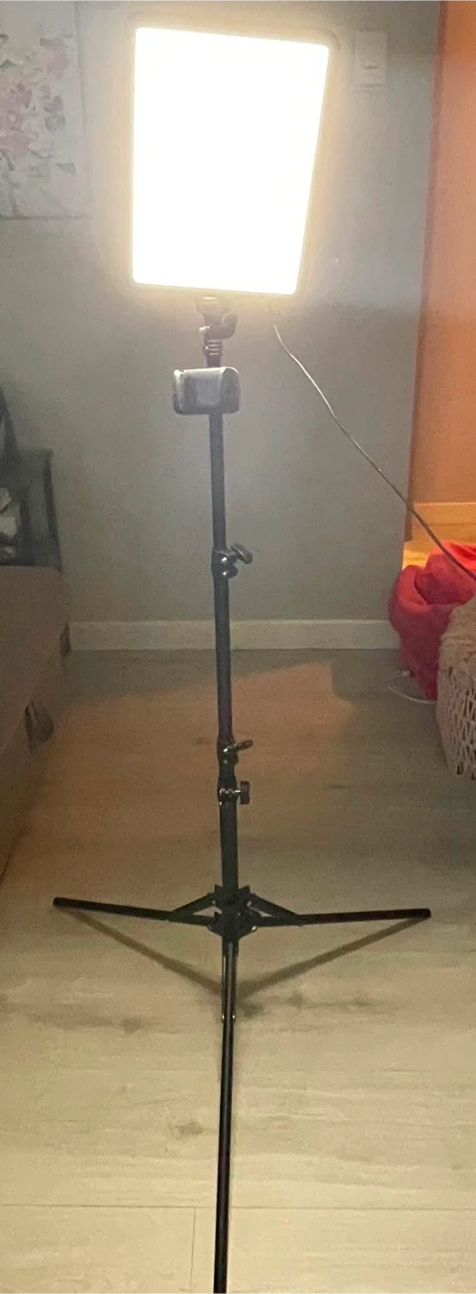 LED Light with Tripod + Phone Holder - photo 3