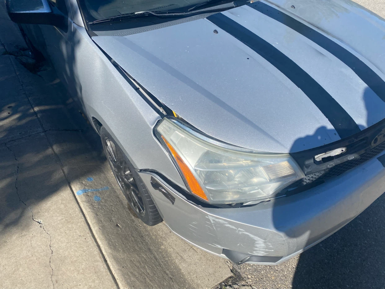 Silver Ford Focus Sedan - photo 4