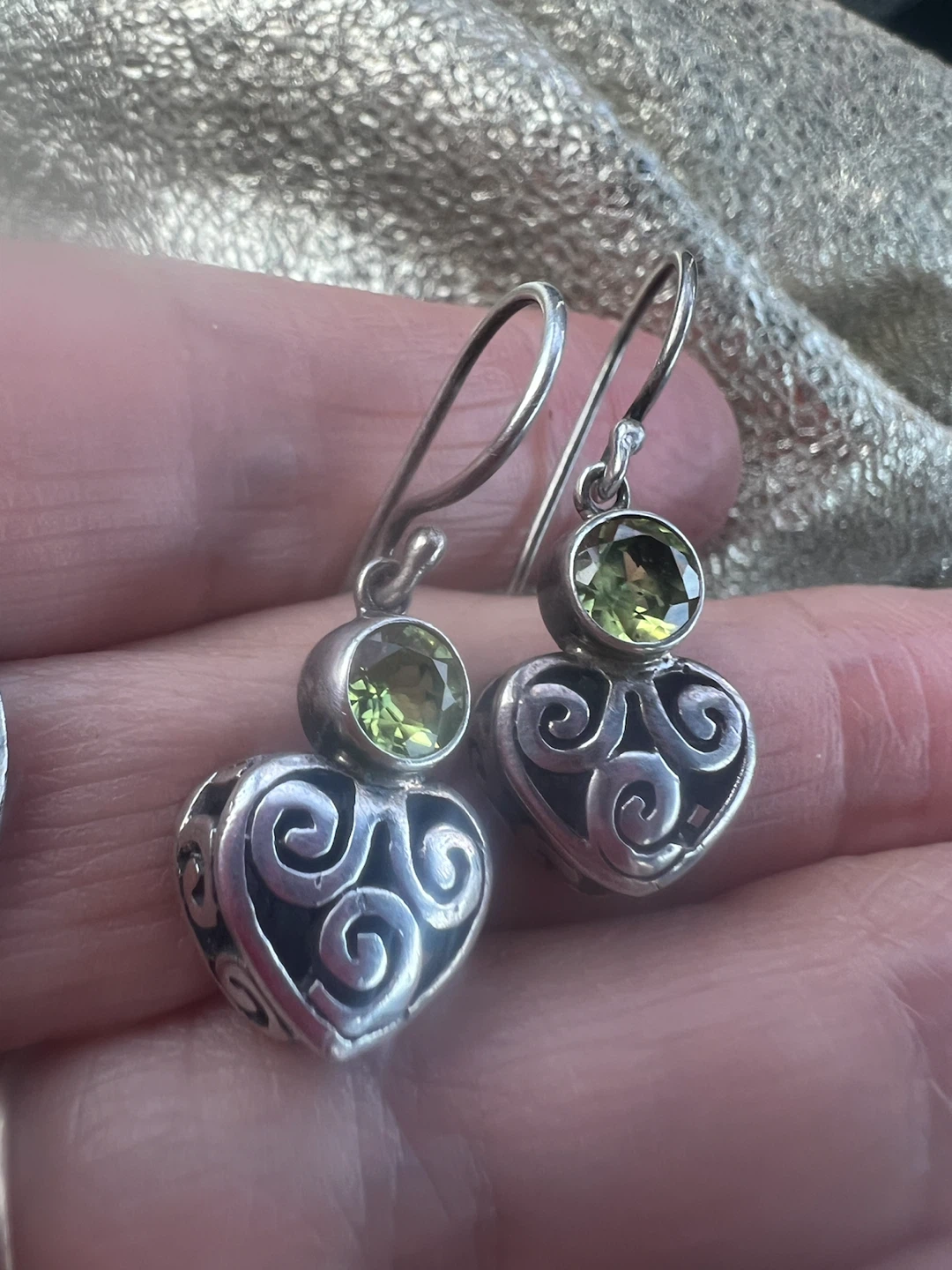 925 Sterling Silver Heart Earrings with Peridot Gemstones - photo 2