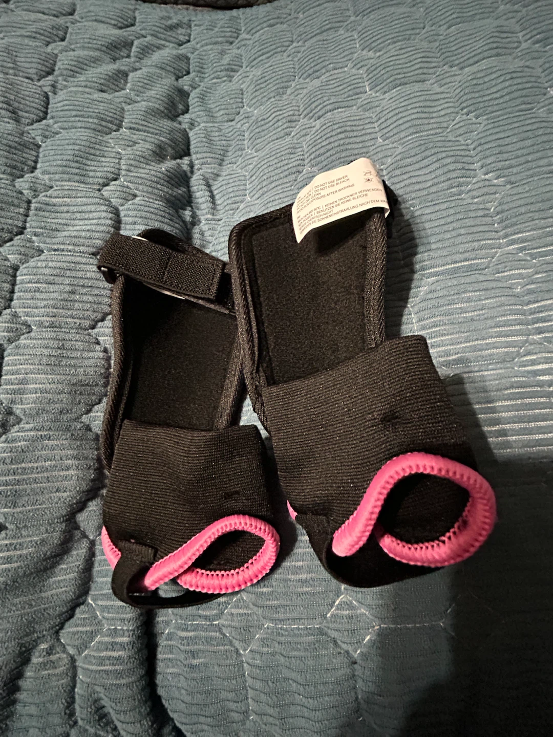 Brand New-Kids AirFish Pink Soccer Shin Guards-XXS - photo 4