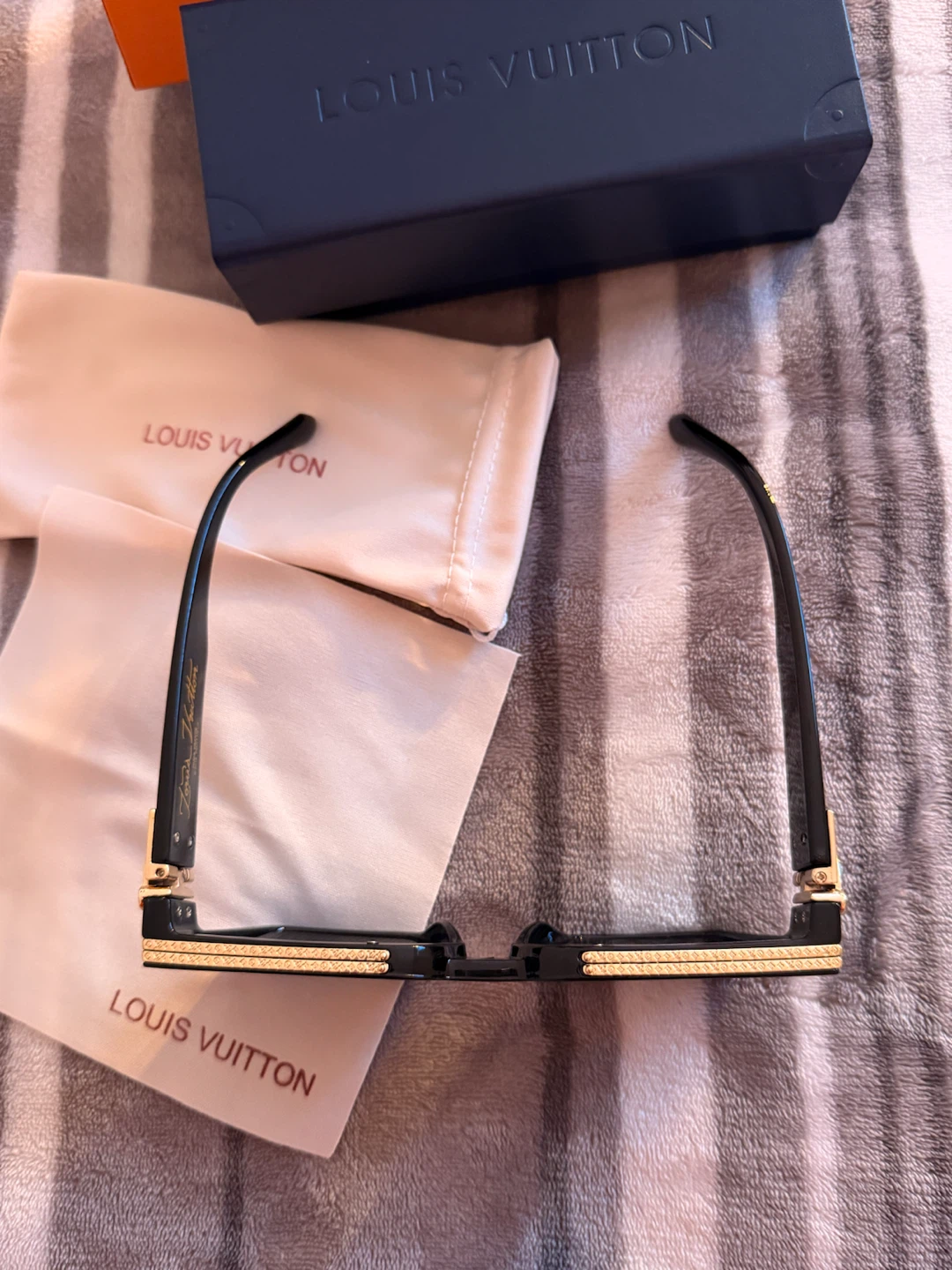 Louis Vuitton Black Sunglasses with Case and Box - photo 2