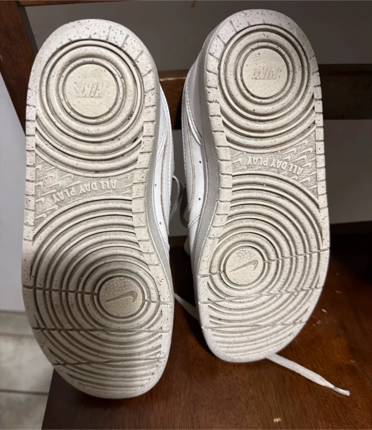 White Nike 'Court Vision' Sneakers 7-10 kids - photo 2