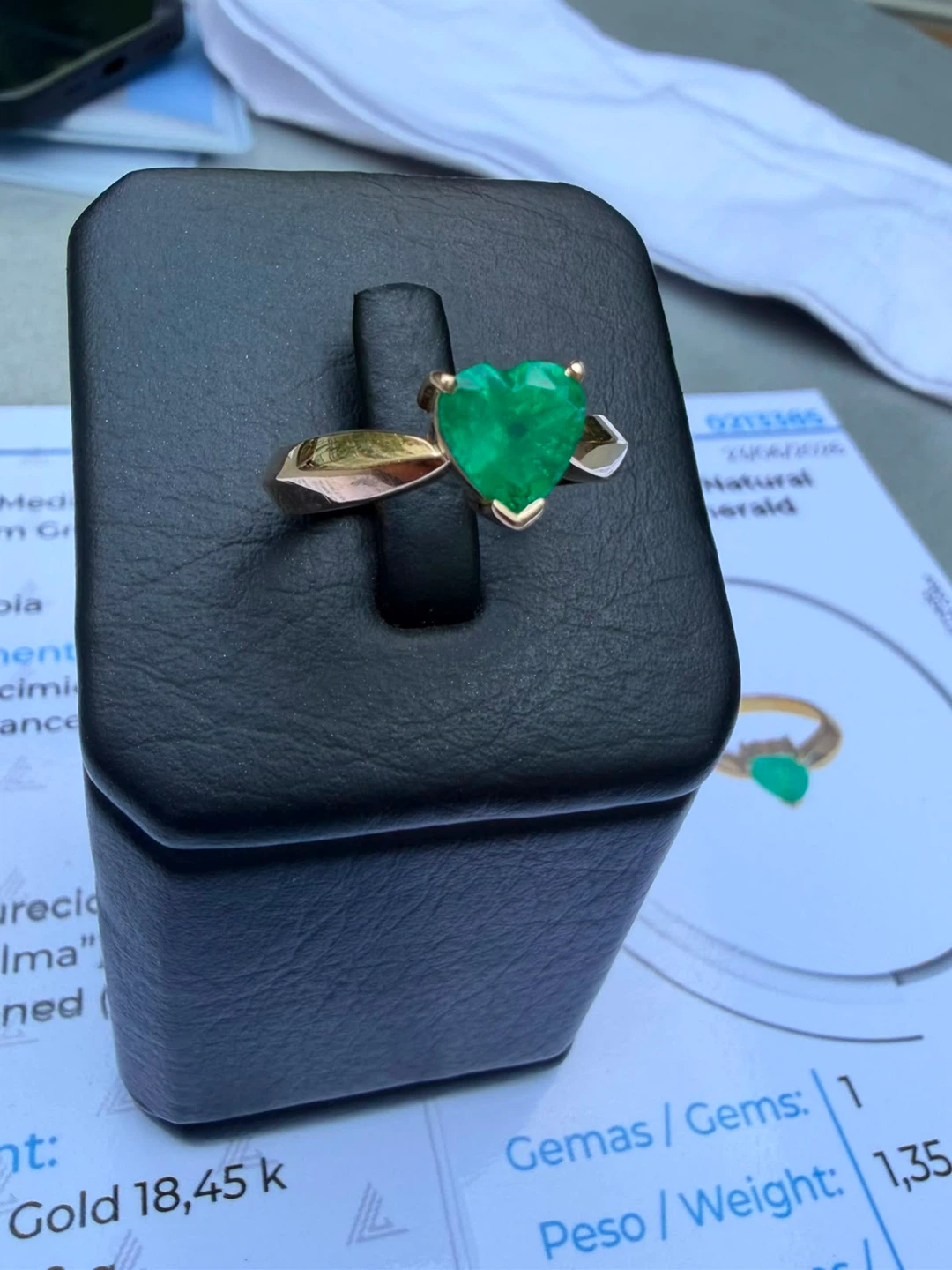 Natural Emerald Heart Ring - 18.45k Gold - photo 2