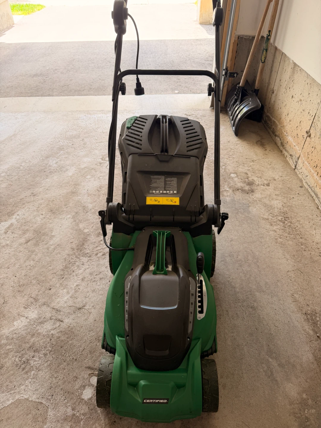Certified Electric Lawn Mower + weed wacker - photo 2