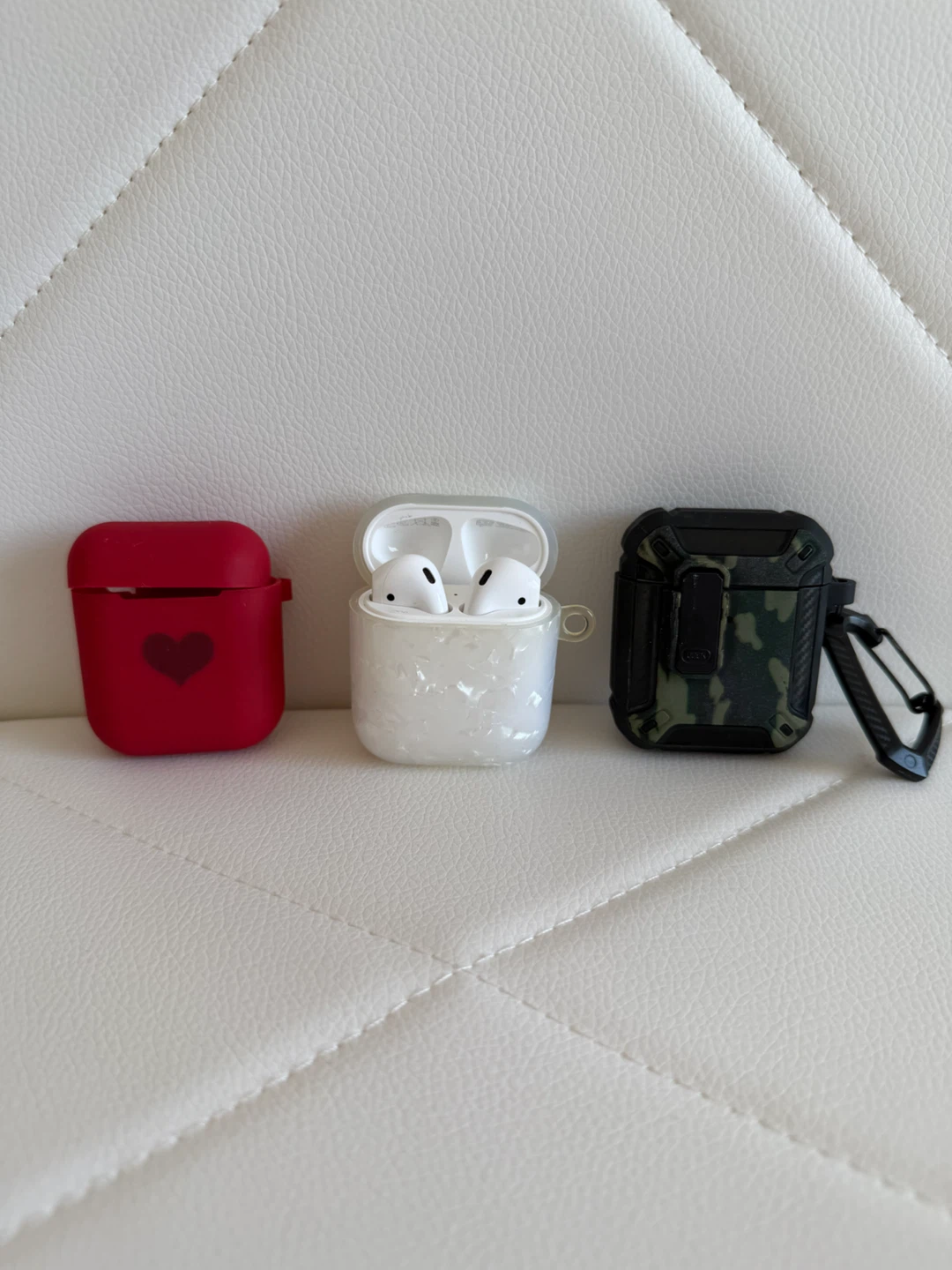 Apple AirPods 2nd generation Wireless Earbuds & AirPods Cases