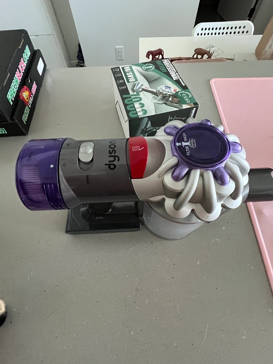Dyson V8