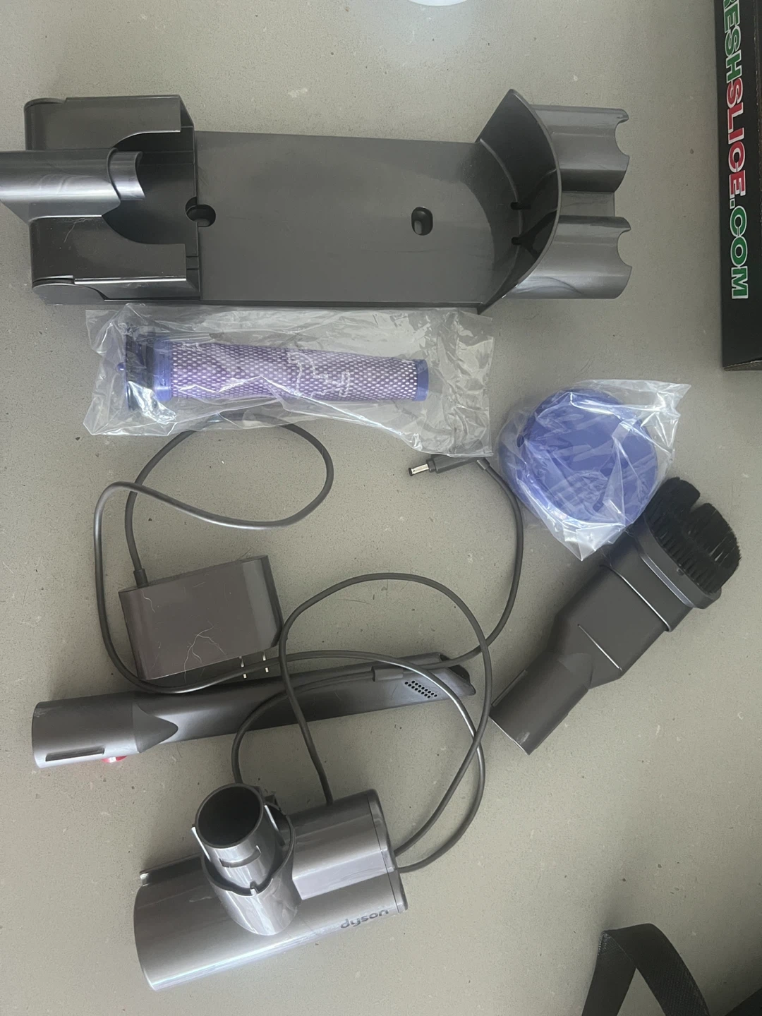 Dyson V8 - photo 2