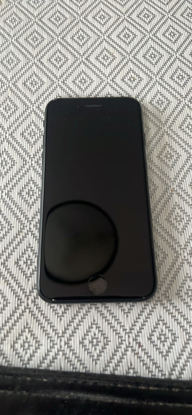 Apple iPhone SE 3rd Gen (2022)