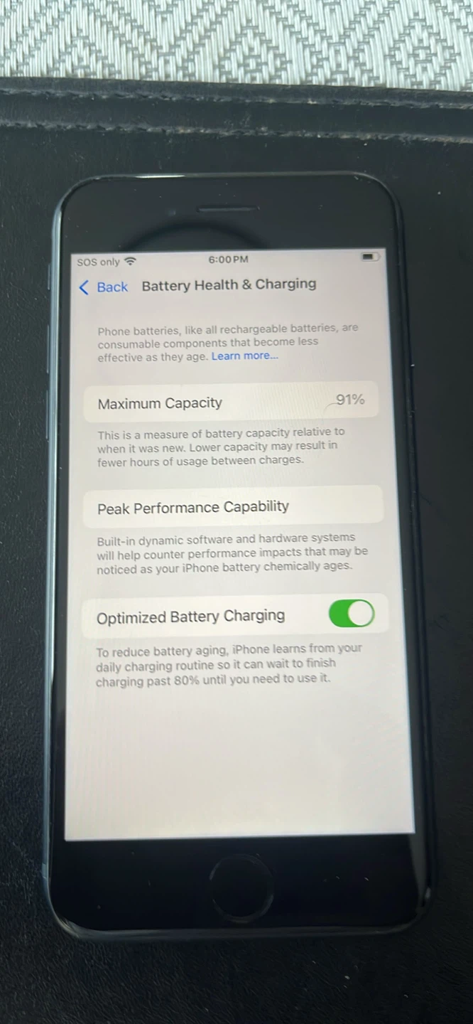 Apple iPhone SE 3rd Gen (2022) - photo 4