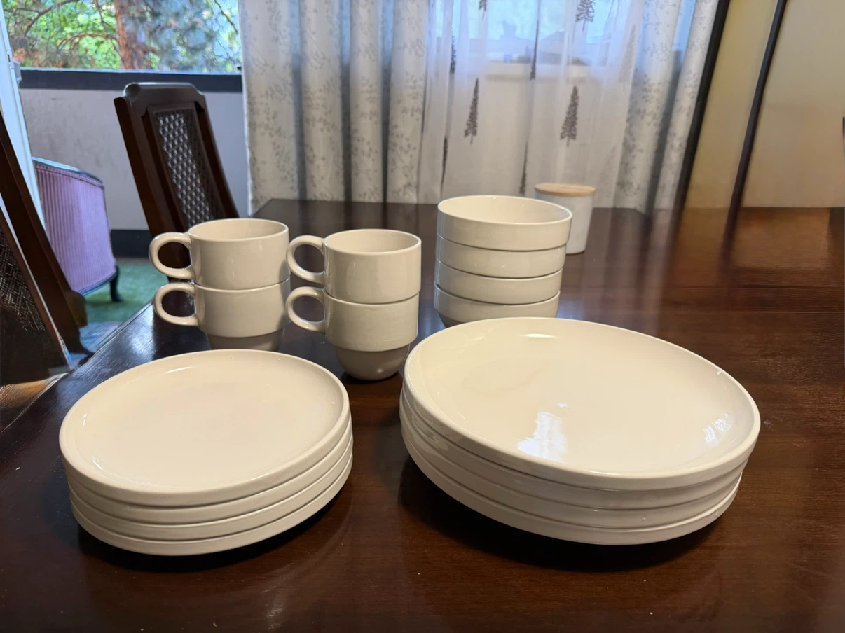 Tabletops Gallery "Stax" White Porcelain Dinnerware Set 16 - photo 3