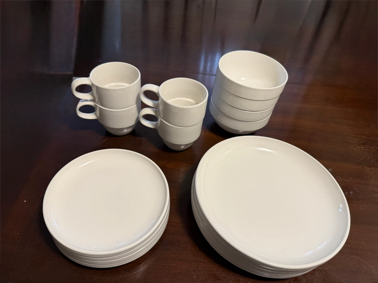 Tabletops Gallery "Stax" White Porcelain Dinnerware Set 16 - photo 4