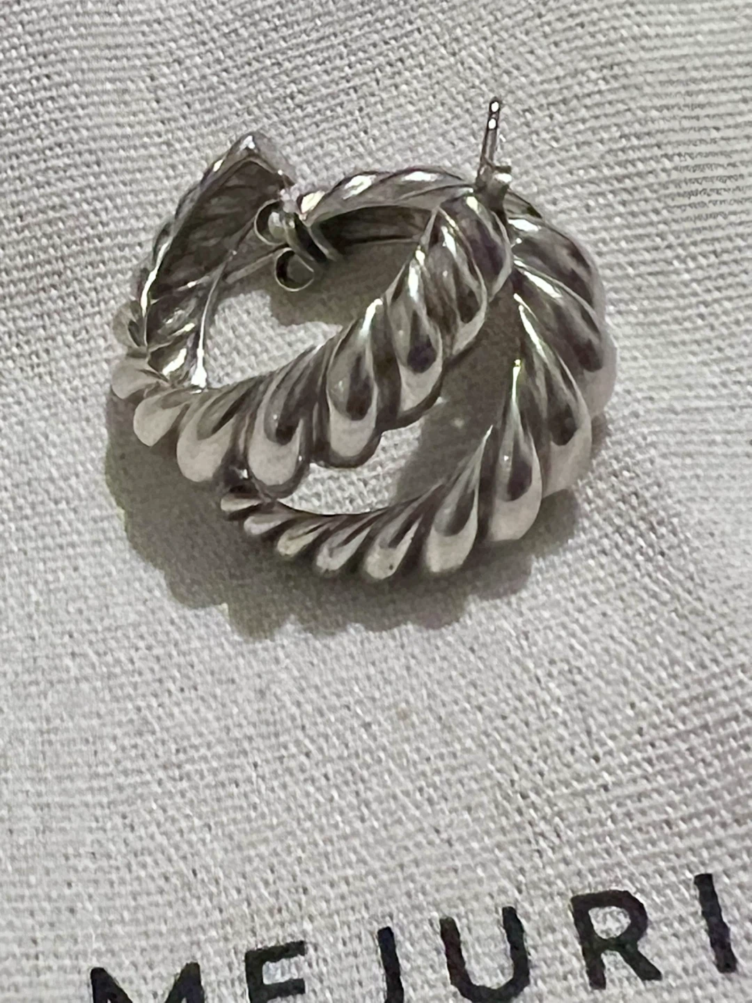 Authentic Mejuri Croissant Dome Hoop Earrings – Discontinued - photo 3