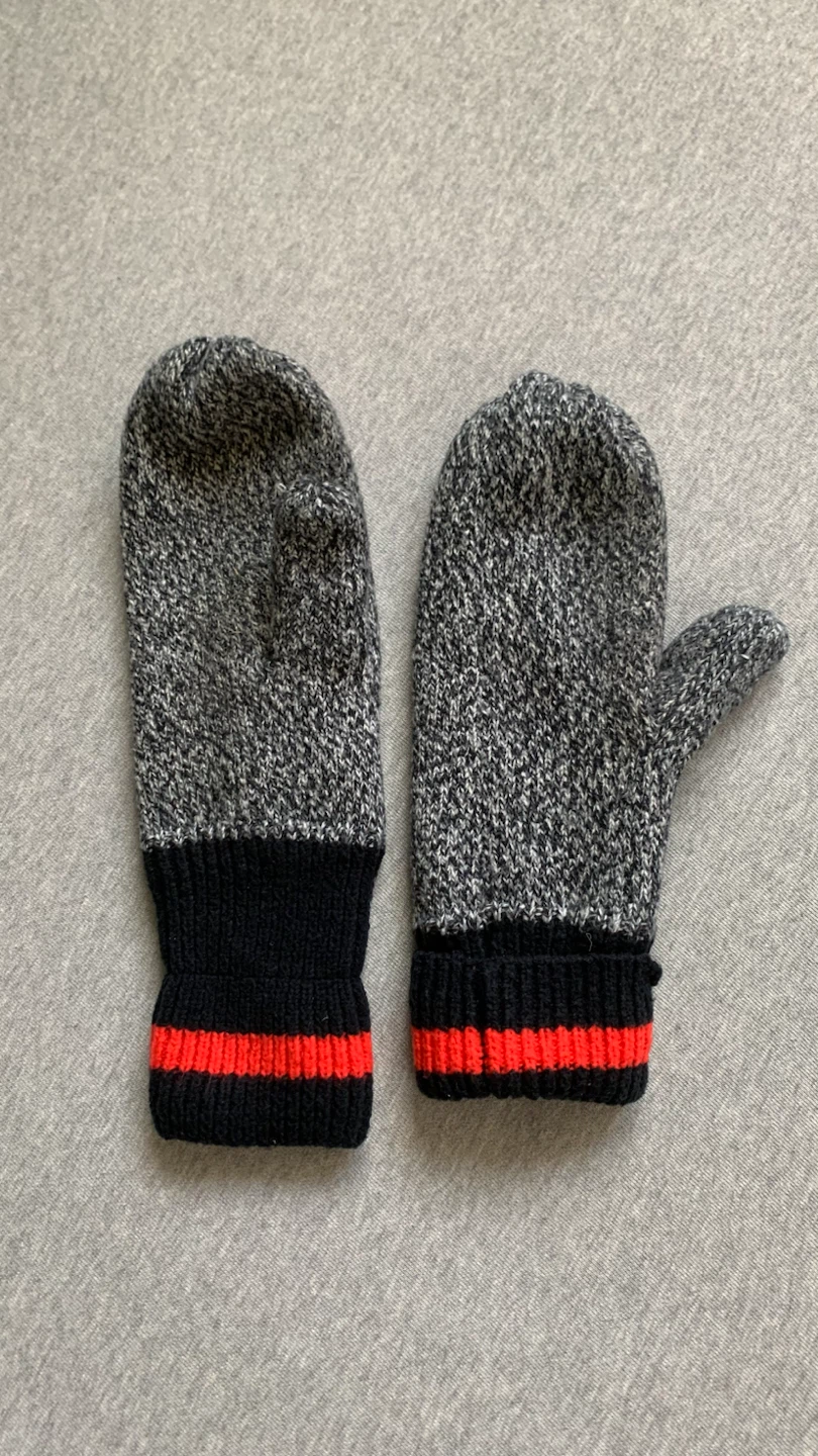 Indigo Books Grey Speckle Mittens - Medium Size