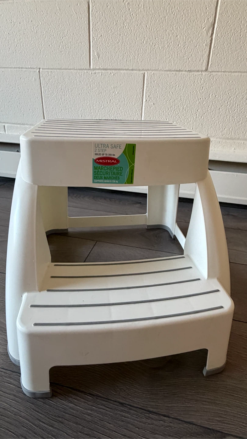 Mistral Plastic Step Stool