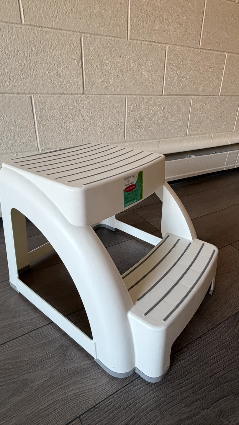Mistral Plastic Step Stool - photo 3