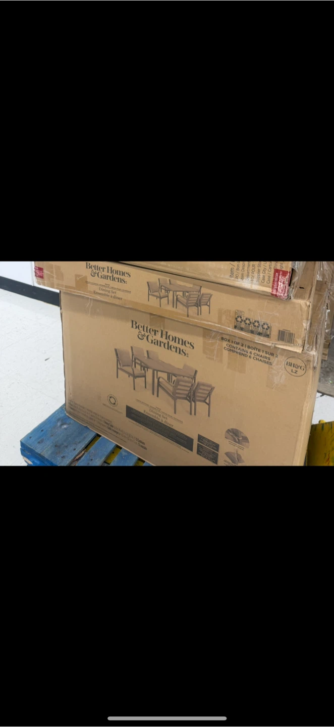 Brand new patio set 6 chairs and table