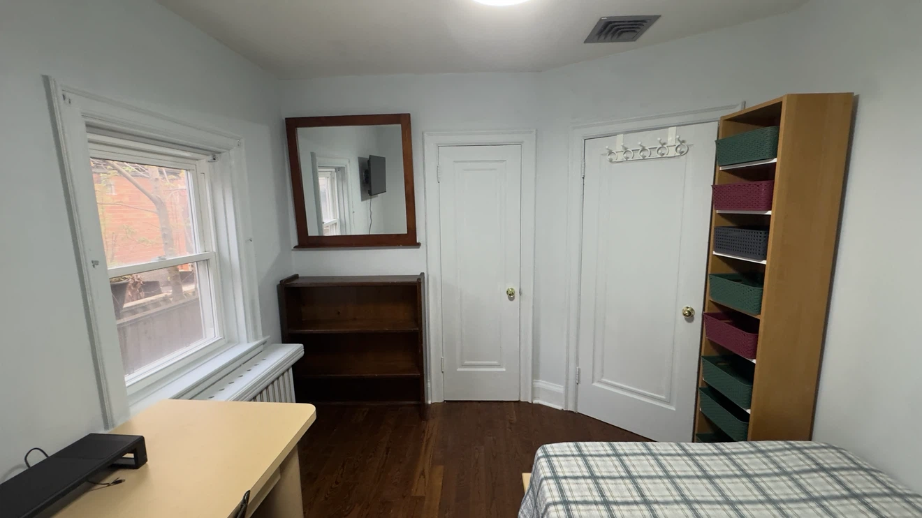 Furnished  private room at the main flor for rent. - photo 3