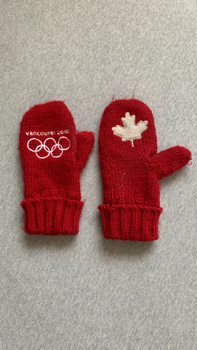 Vancouver 2010 Winter Olympics Mittens - Red