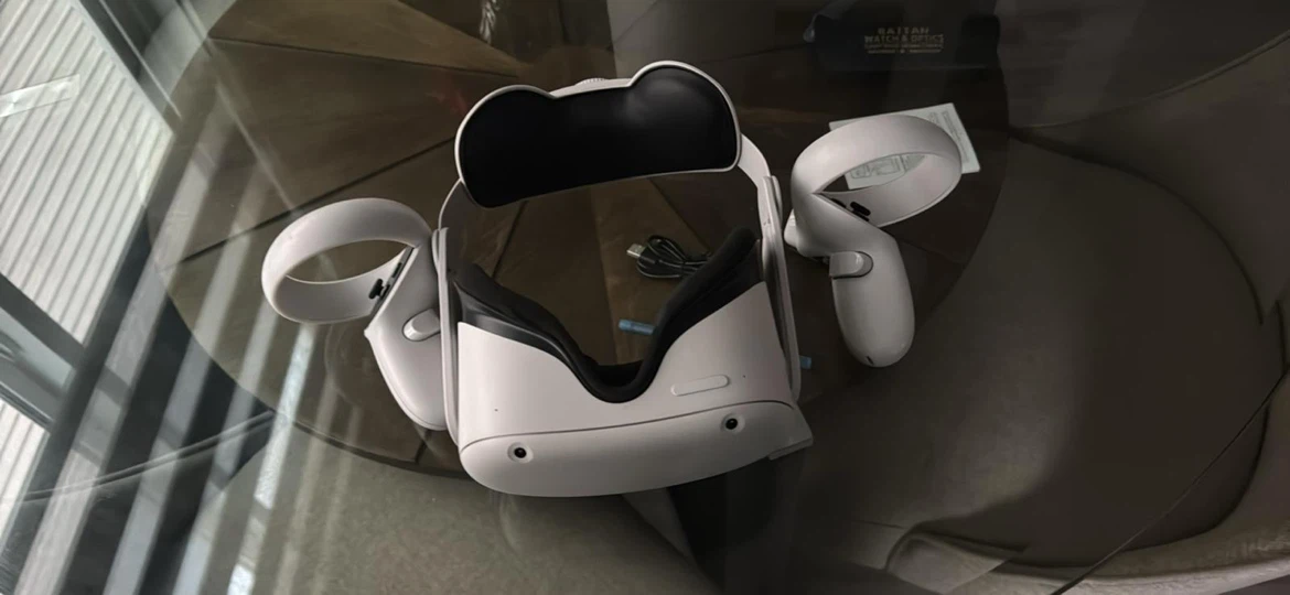 Meta Quest 2 VR Headset