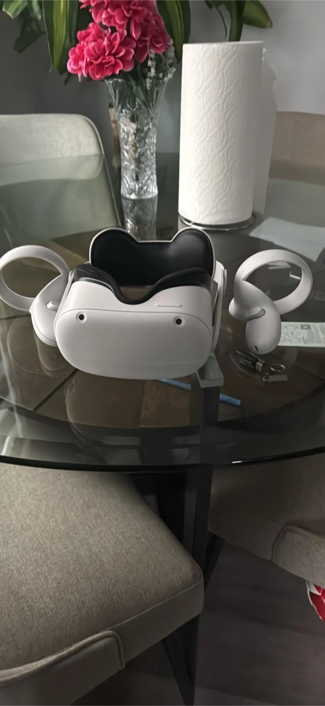 Meta Quest 2 VR Headset - photo 2