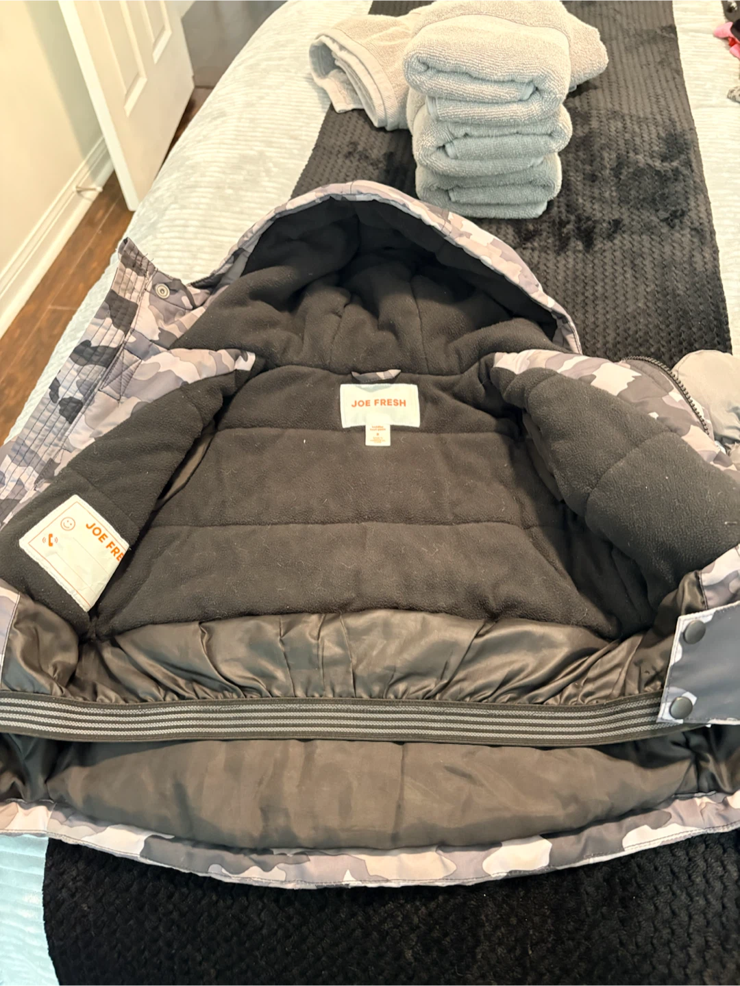 Joe Fresh Toddler Camo Jacket Size 2 - photo 3