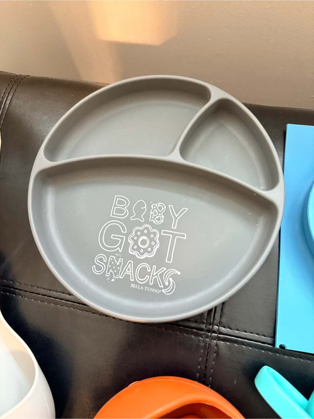 15 pieces Baby Feeding Set with Plates, Bibs & Sippy Cups - photo 4