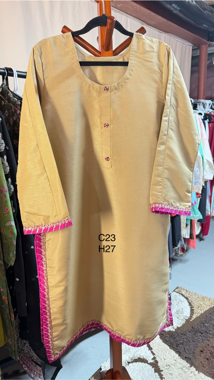 Golden silk suit with  magenta silk chunri - photo 2