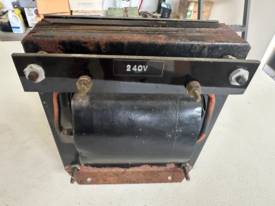 115V to 240V Transformer. - photo 2