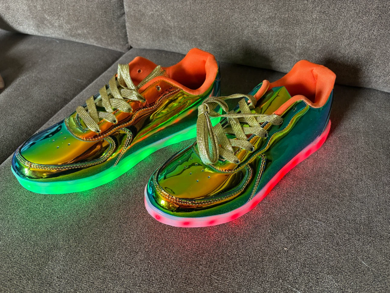 New Mens Kunwfnix Metallic Dazzle Sneakers vibrant chrome finish