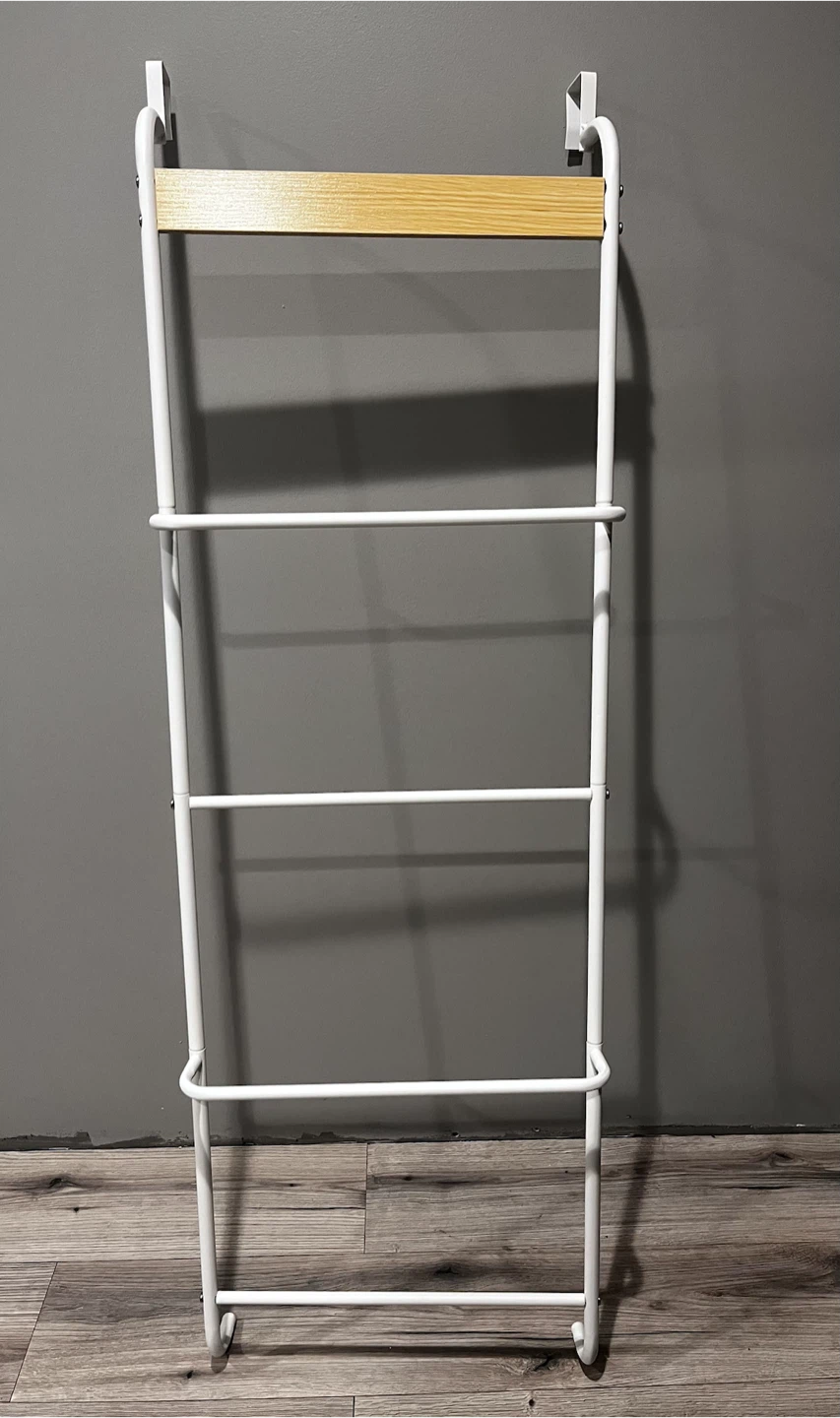 White Over-the-Door Towel Rack with Wood Accent - photo 2